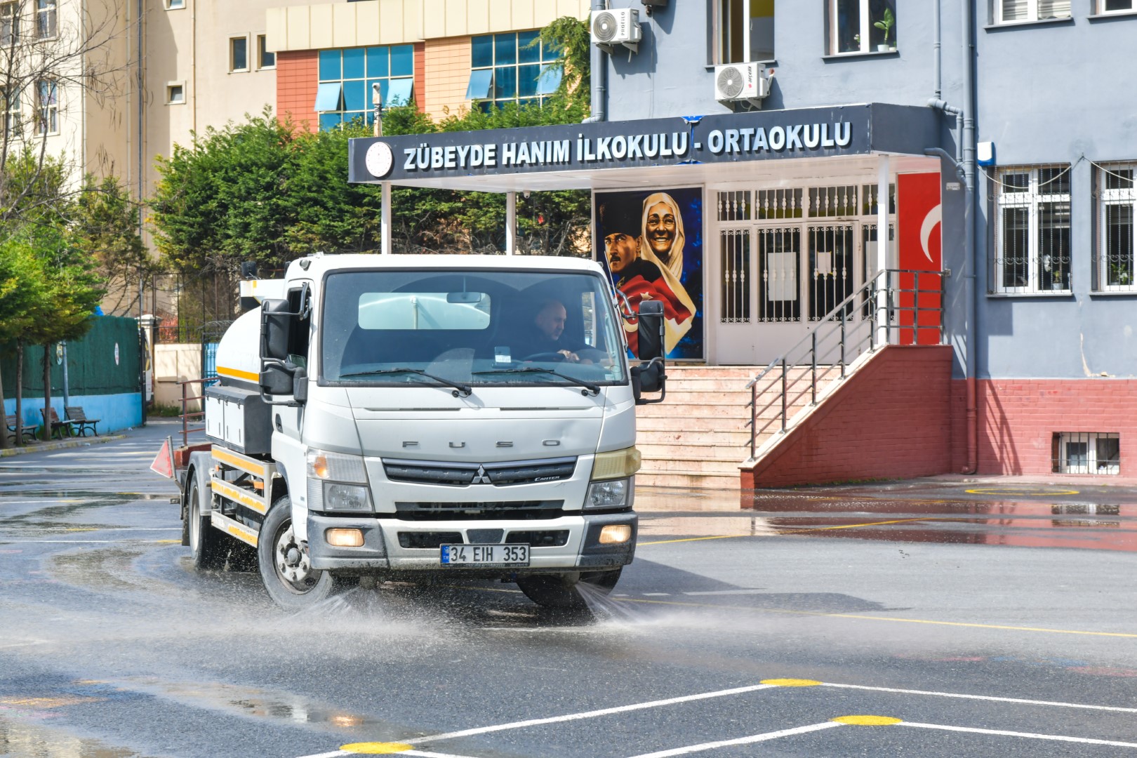 Esenyurt’ta Okul Bahçeleri Pırıl Pırıl!